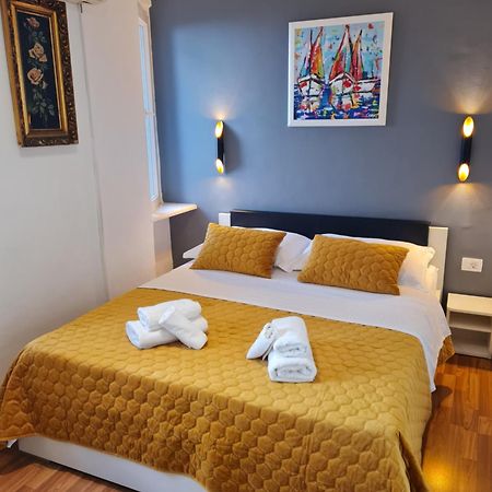 Inchy Accommodation - In The Center Of Diocletian'S Palace Split Exterior foto