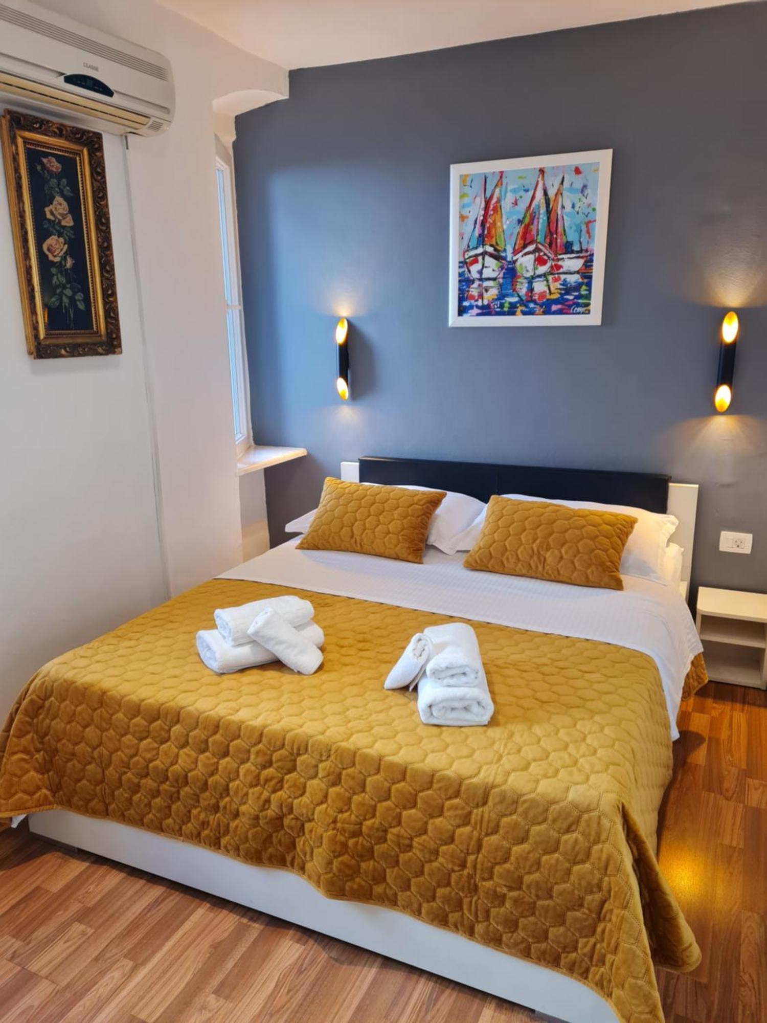 Inchy Accommodation - In The Center Of Diocletian'S Palace Split Exterior foto